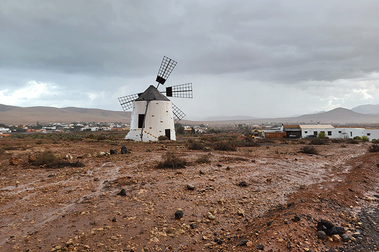 Fuerteventura. Větrný mlýn u Llanos de La Concepción.